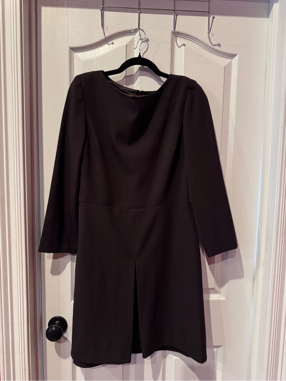 Women's Black Long-Sleeve Shift Dress